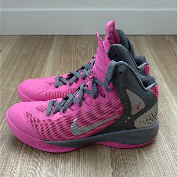 Nike Basketball sneakers, limited edition color, size 8, excellent condition - Picture 1 of 14